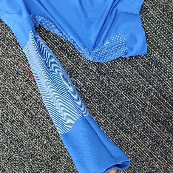 Nike Dri-Fit Women's Blue Turtle Neck Running Top Medium - Picture 2 of 6